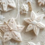 Anhaenger-und-Figuren-aus-Gips_-Sterne-Schneeflocken