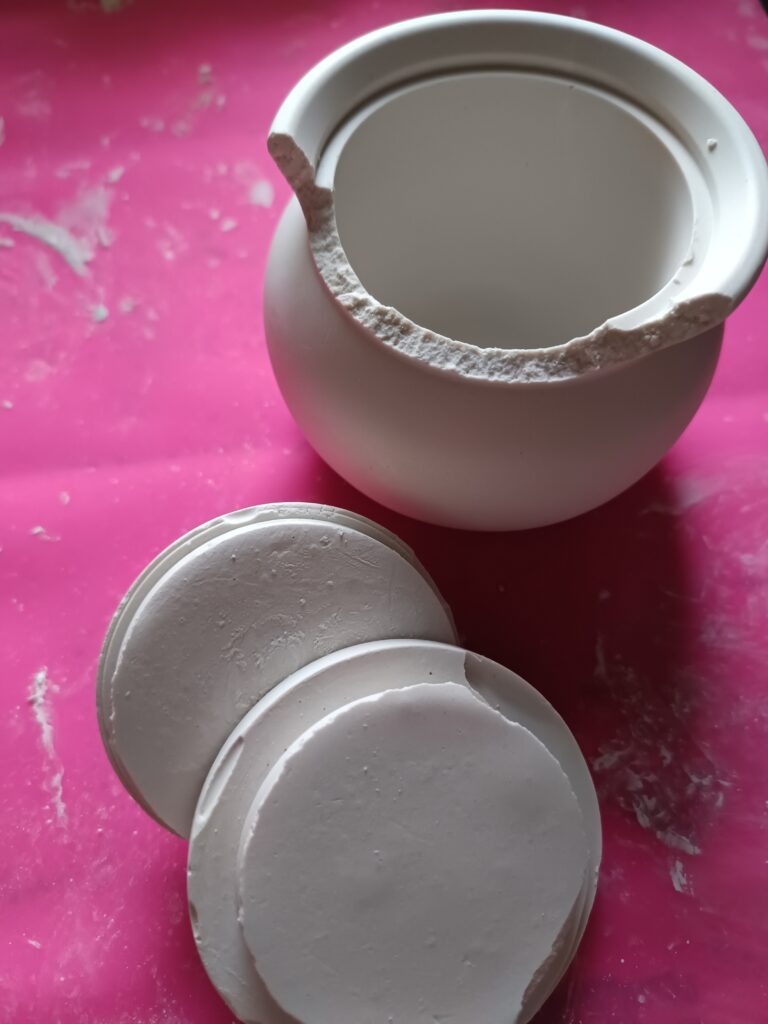 Beim Arbeiten mit Gips ist es oft die Zeit, die einem einen Streich spielt.