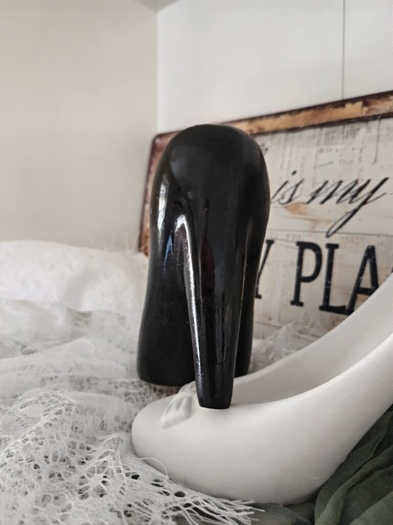 Ein neuer High‑Heel aus Gips – diesmal mit Glamourfaktor