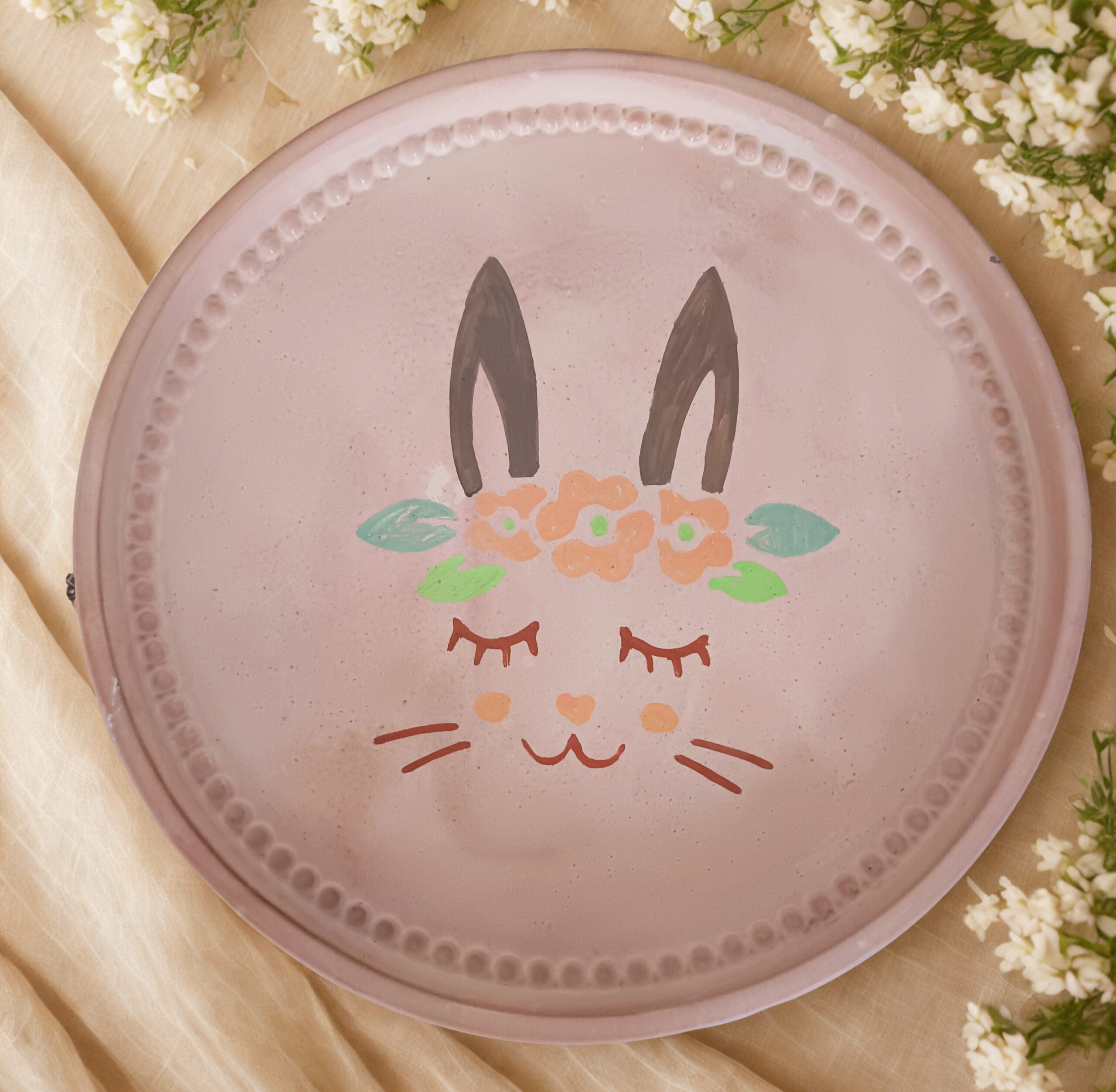 handgemalte osterplatte – sanfter hase (Ø 25 cm) handgemalte osterplatte – sanfter hase (Ø 25 cm)