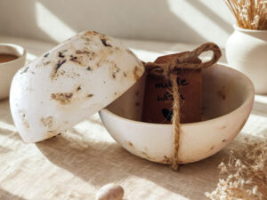 Handgefertigtes Gips-Schüsselset „Blütenzauber“ – mit echten Rosenblüten