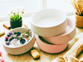 Handgefertigte Gips-Schale – zarte Eleganz für dein Zuhause